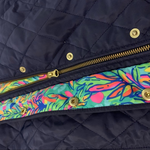 Lily Pulitzer { Getaway } Puffer Navy Spring Vest - Picture 3 of 8